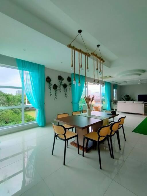 The Embassy Row Florist Theme Pangsapuri Kuala Lumpur