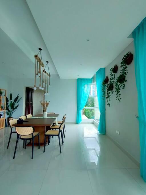 Pangsapuri The Embassy Row Florist Theme *